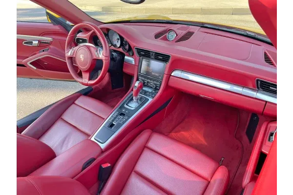 Аренда Porsche 911 Carrera 4S Кабриолет